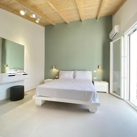 Alexander Apartment *